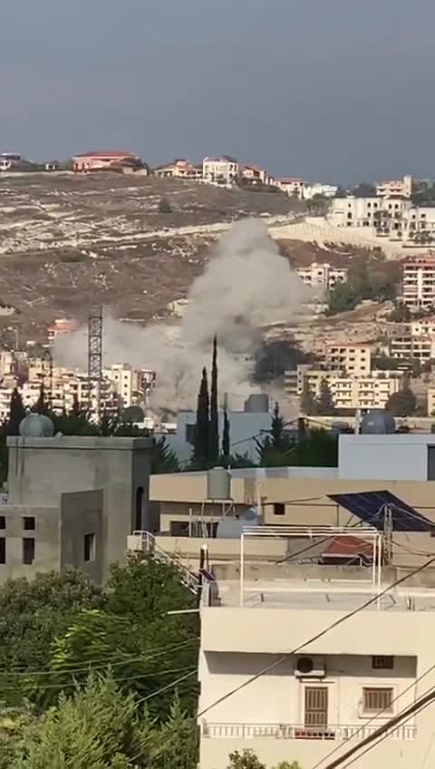 Destruction après des raids à Ain el-Delb près de Sidon