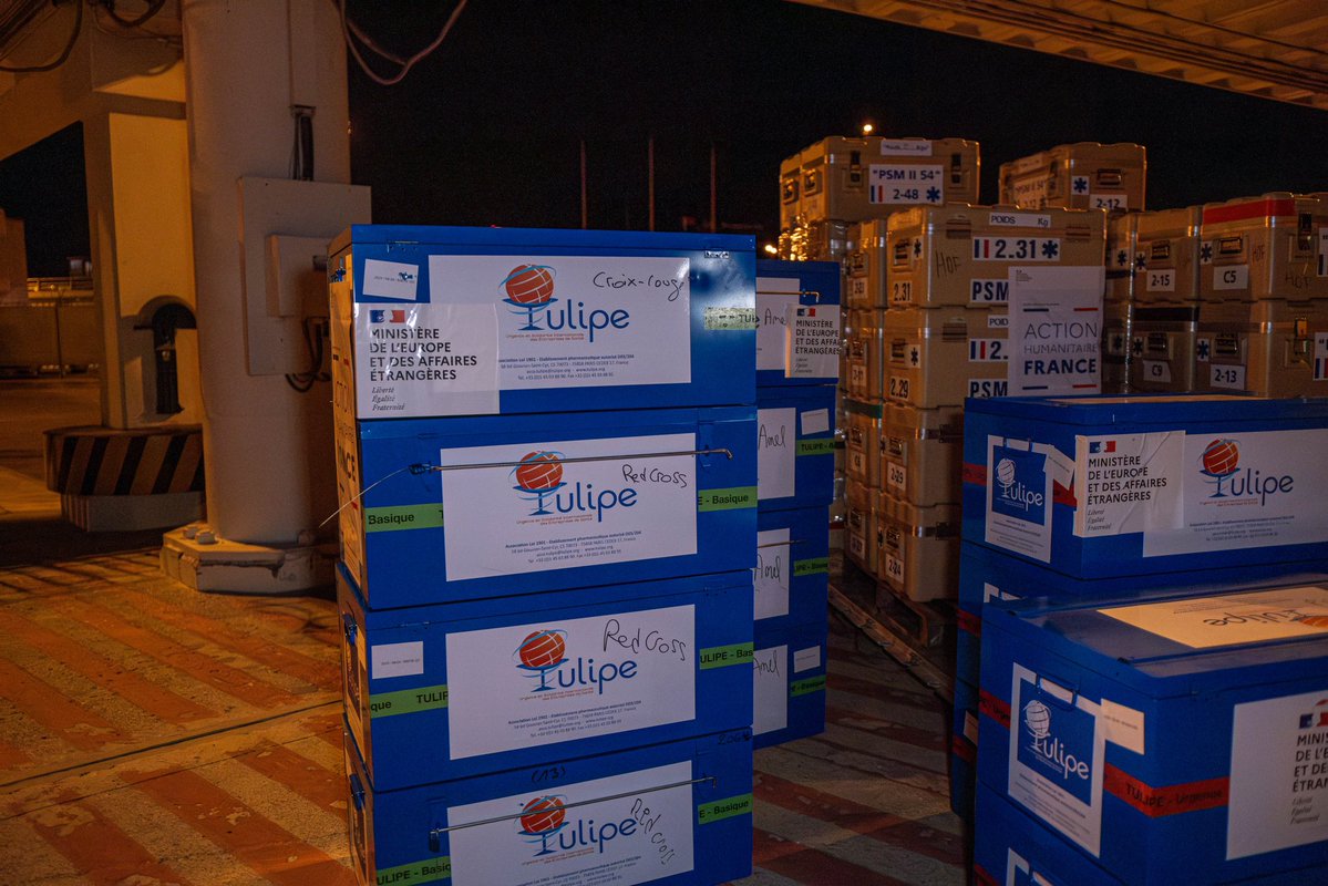 French FM Jean-Noël Barrot: I arrive this evening in Beirut where France is engaged in the protection of civilians. These are 12 tons of medical equipment delivered by @EtatMajorFR that I handed over to our Lebanese partners. They will treat 1000 seriously injured people. We will always be alongside civilians