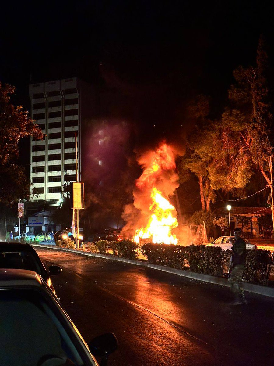 הפשיטה הישראלית פנתה למטרה נעה ליד בניין חברת התקשורת הסורית בשכונת מצה