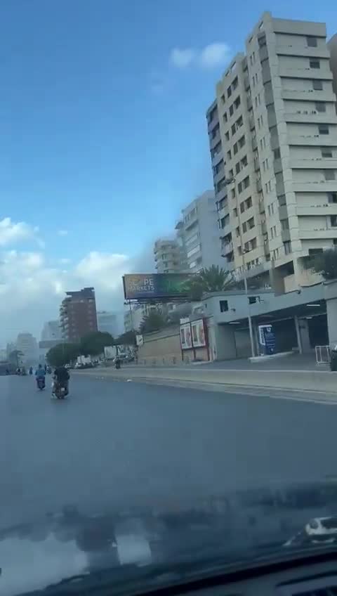 Het Israëlische leger heeft een inval gedaan in een gebouw in de buurt van het Al-Zahraa-ziekenhuis in de hoofdstad Beiroet.