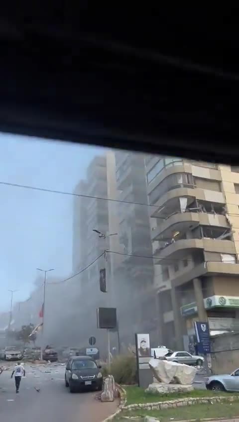 El ejército israelí lanzó un ataque contra un edificio en las cercanías del Hospital Al-Zahraa en la capital, Beirut.