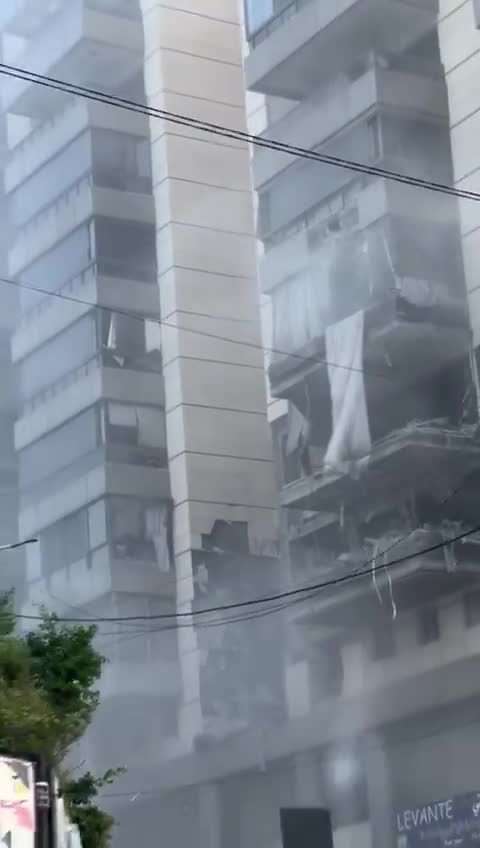 Het Israëlische leger heeft een inval gedaan in een gebouw in de buurt van het Al-Zahraa-ziekenhuis in de hoofdstad Beiroet.