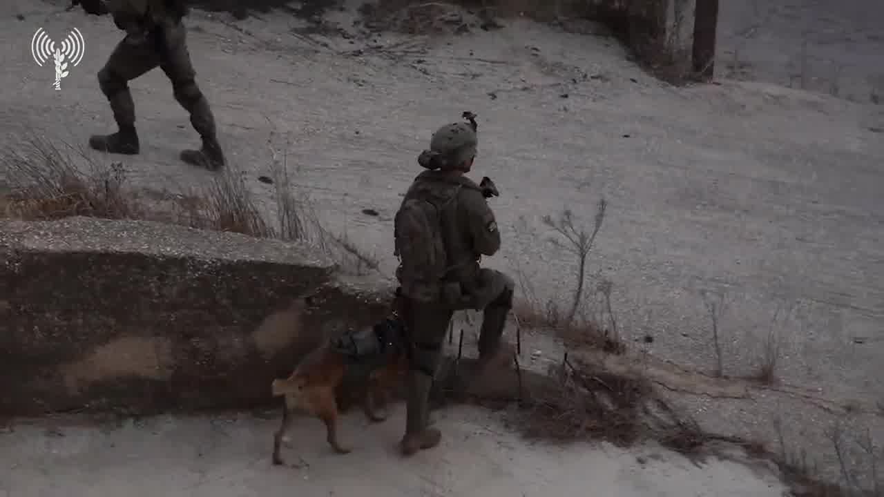 Destruindo militantes e destruindo complexos de combate do Hezbollah: primeiro vídeo do exército israelense dos combatentes da brigada de comando e dos paraquedistas no sul do Líbano