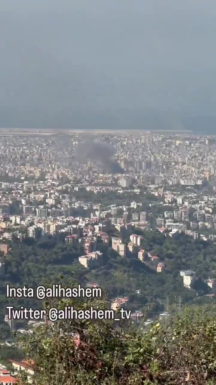 İsrail'in Beyrut ve güney banliyösüne yönelik saldırılarından saatler sonra, başkentten hala dumanlar yükseliyor