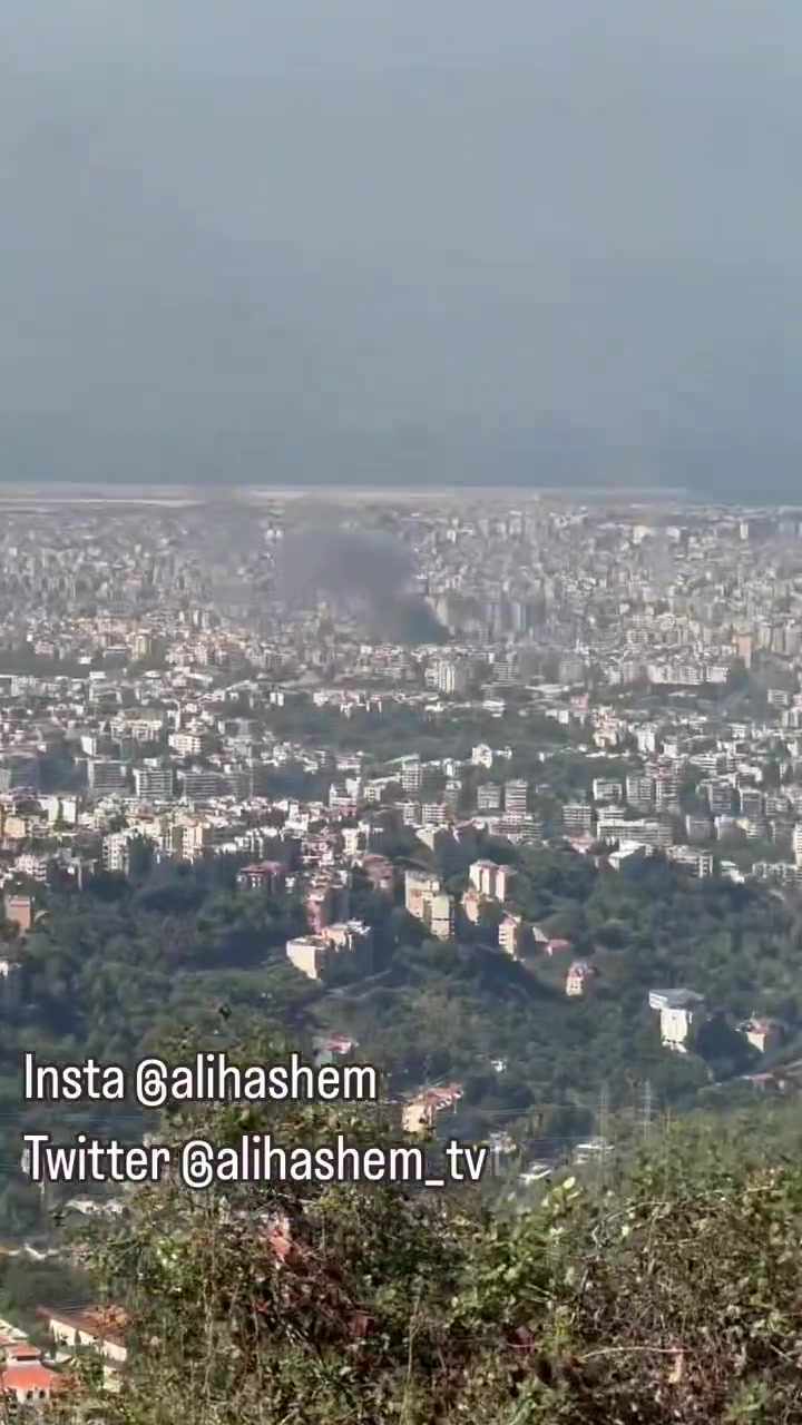 Quelques heures après plusieurs attaques israéliennes sur Beyrouth et sa banlieue sud, des panaches de fumée s'élèvent toujours de la capitale