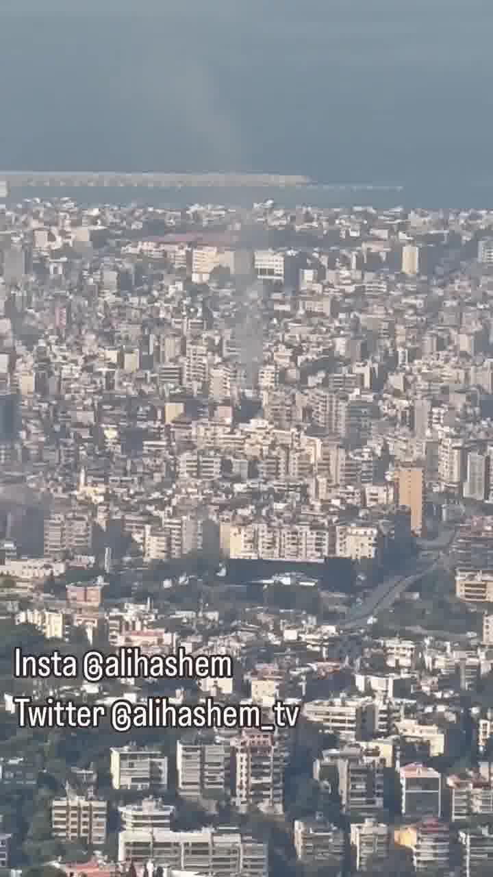 Stunden nach mehreren israelischen Angriffen auf Beirut und seine südlichen Vororte steigen immer noch Rauchschwaden aus der Hauptstadt auf.