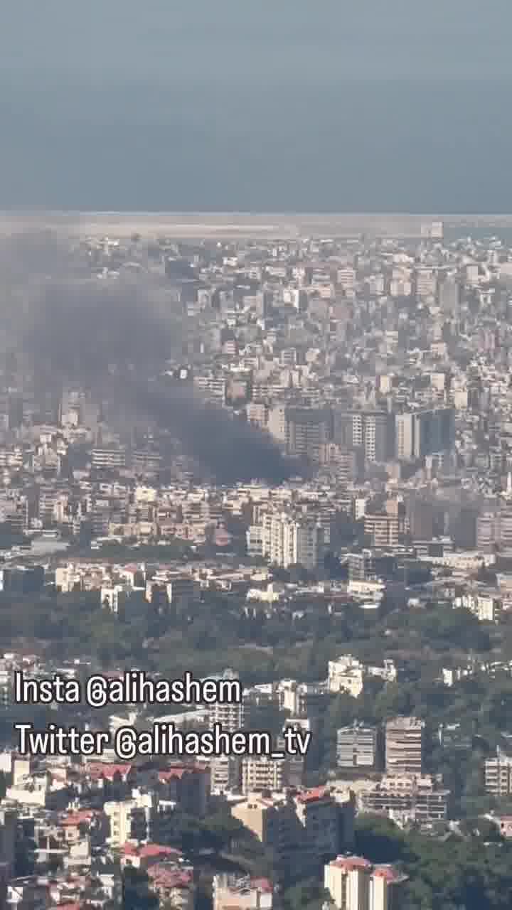 Quelques heures après plusieurs attaques israéliennes sur Beyrouth et sa banlieue sud, des panaches de fumée s'élèvent toujours de la capitale