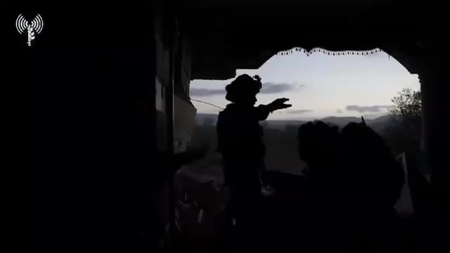 Las fuerzas israelíes que operan en el sur del Líbano descubren decenas de equipos de combate abandonados por Hezbolá. Las fuerzas de la 188ª Brigada Blindada llevaron a cabo operaciones de combate terrestre en el sur del Líbano durante los últimos días y se incautaron de una gran cantidad de municiones, incluidos misiles antitanque y otros misiles.