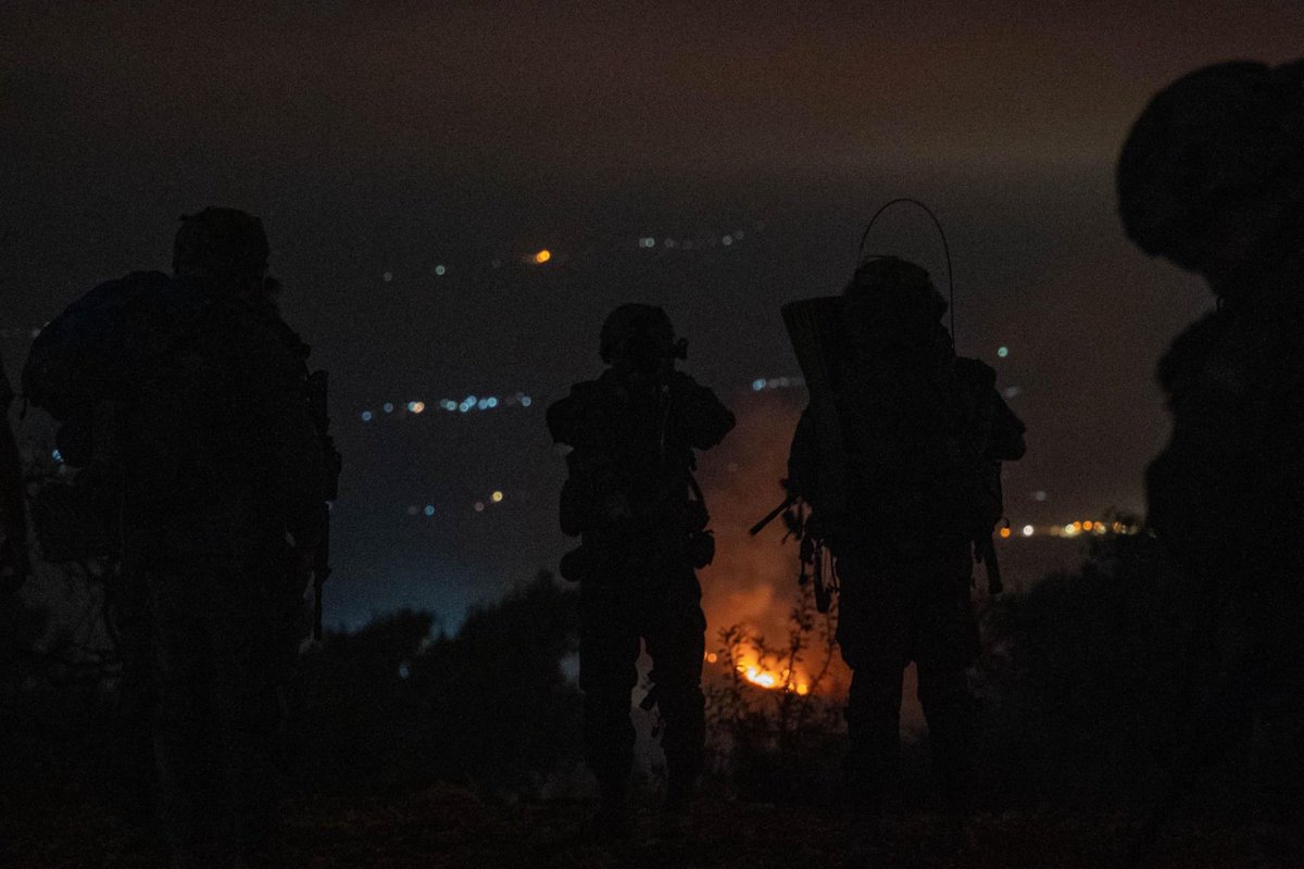 Des troupes de la Brigade commando et de l'Unité d'élite Yahalom de l'armée israélienne ont démoli plusieurs tunnels du Hezbollah qui, selon l'armée, étaient utilisés par des agents du Hezbollah pour se rapprocher de la frontière israélienne dans le sud du Liban. Les soldats ont également localisé et démoli des caches souterraines d'armes, des postes d'observation et des sites de lancement de roquettes dans des villages du sud du Liban. Des dizaines d'agents du Hezbollah ont également été tués dans des frappes aériennes dirigées par les commandos, ajoute l'armée.