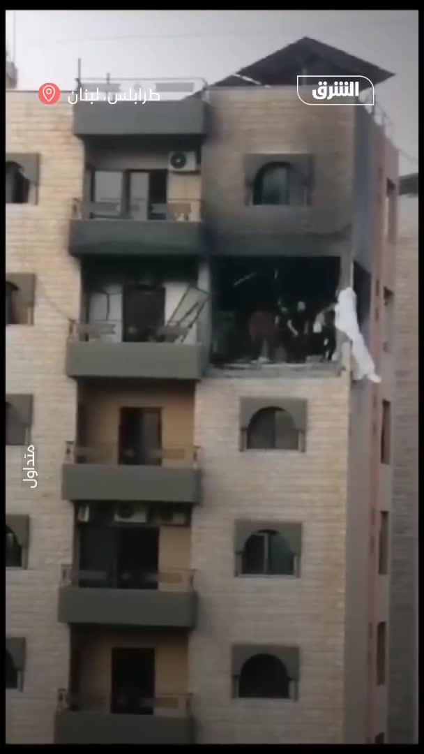 Por primera vez desde el inicio de la reciente escalada en el Líbano, el norte del Líbano fue blanco de un ataque con aviones no tripulados israelíes que tuvo como blanco un apartamento en un edificio residencial en el campamento de Beddawi, al norte de Trípoli, matando a cuatro personas, entre ellas Saeed al-Ali, un líder de las Brigadas Qassam, el ala militar del movimiento Hamas.