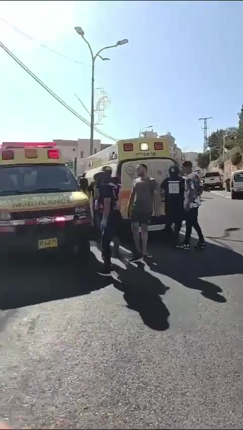 49 feridos foram evacuados para o Centro Médico Galilee em Nahariya após os ataques com foguetes na área de Deir al-Assad às 14h10.