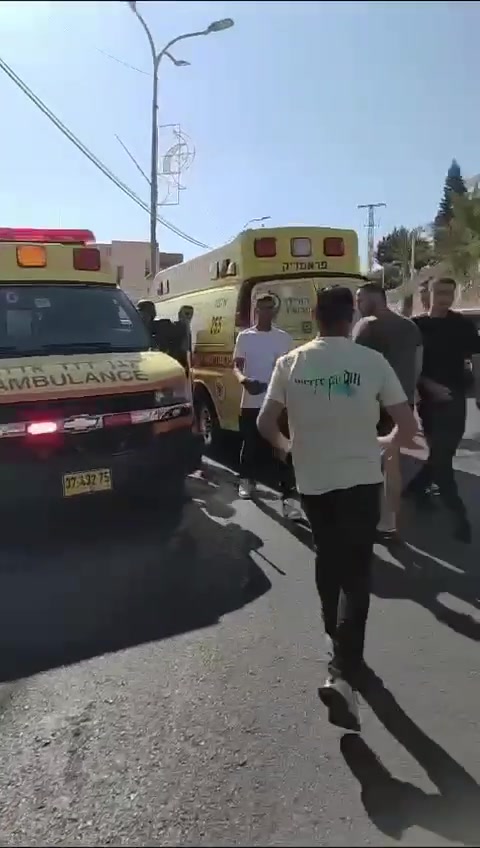 49 feridos foram evacuados para o Centro Médico Galilee em Nahariya após os ataques com foguetes na área de Deir al-Assad às 14h10.