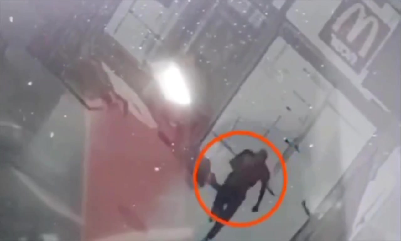 Video from the moment of the neutralization of the attacker who carried out the attack in the city of Beer Sheva. The terrorist who carried out the attack is Ahmed Said Akabi, an Israeli resident of Hora.