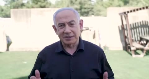 O PM Netanyahu visitou a fronteira do Líbano e realizou uma reunião de avaliação situacional com o Comando do Norte: Vocês são os heróis da glória, leões, que infligem golpe após golpe em nossos inimigos. Vocês são a geração de vencedores