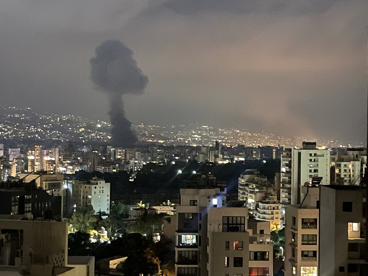 Gerade jetzt ein Luftangriff im südlichen Vorort von Beirut. Ich hörte eine laute Explosion