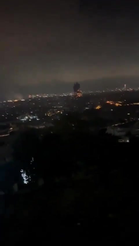 L'un des raids violents qui ont ciblé la banlieue sud de Beyrouth ce soir