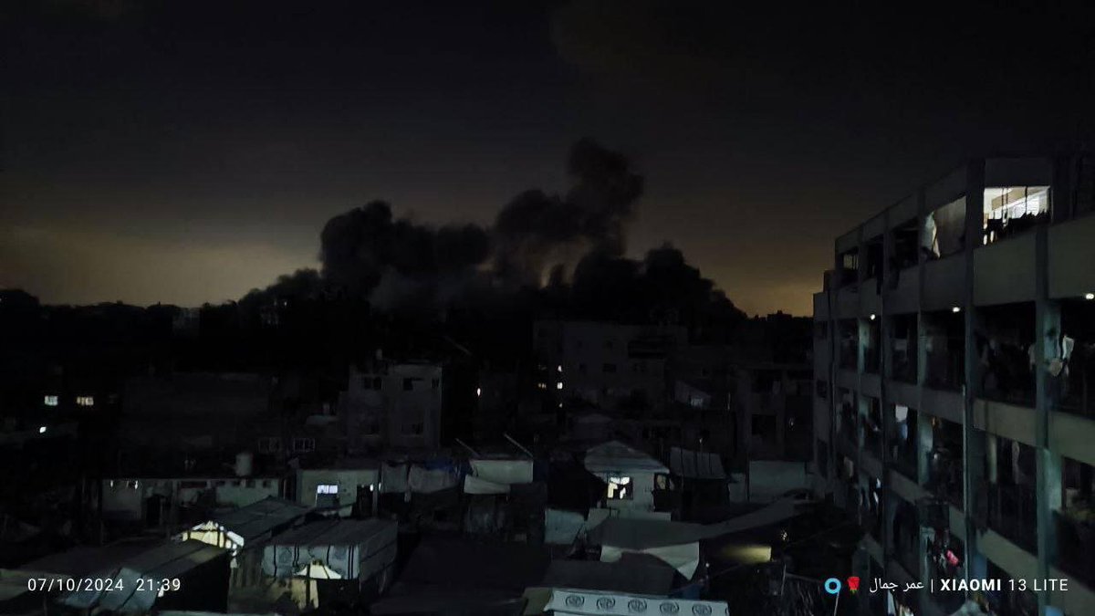 Durante dos horas, los aviones de guerra y la artillería israelíes no han dejado de bombardear el campamento de Jabalia con decenas de incursiones.