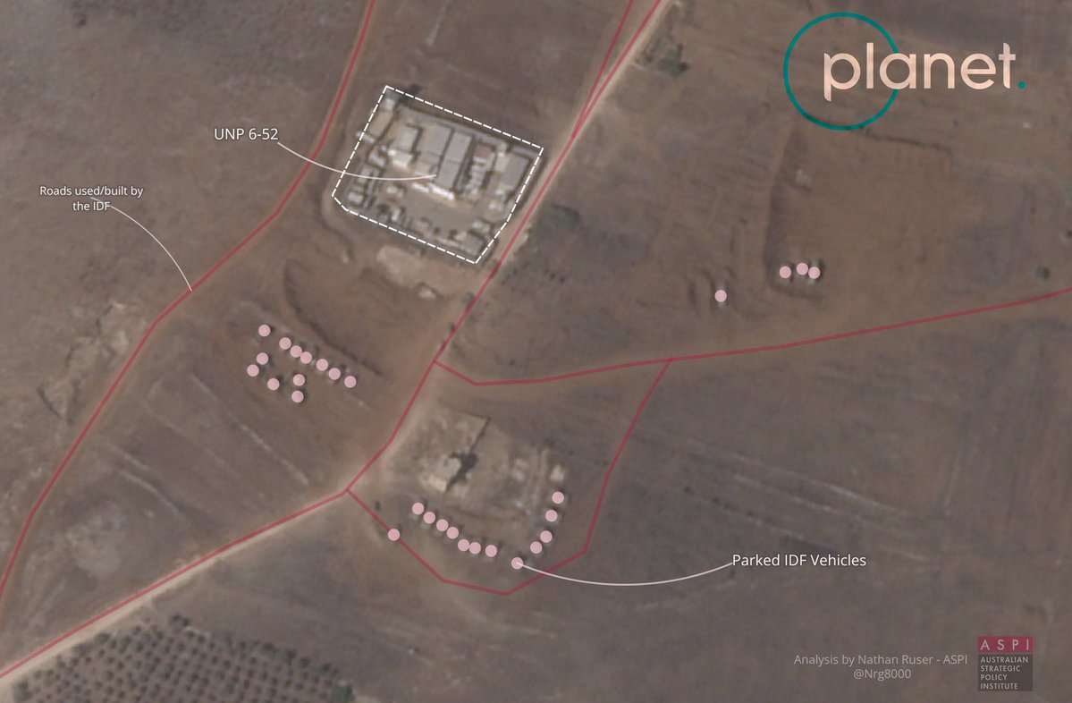 Las imágenes satelitales del 5 de octubre de @Planet muestran alrededor de 30 presuntos vehículos del ejército israelí estacionados dentro de bermas excavadas con topadoras a 65 m de la posición 6-52 de la FPNUL. Los vehículos del ejército israelí cruzaron la Línea Azul a unos 500 m al SO de la posición y tomaron posiciones en Maroun al-Ras, cerca de allí.