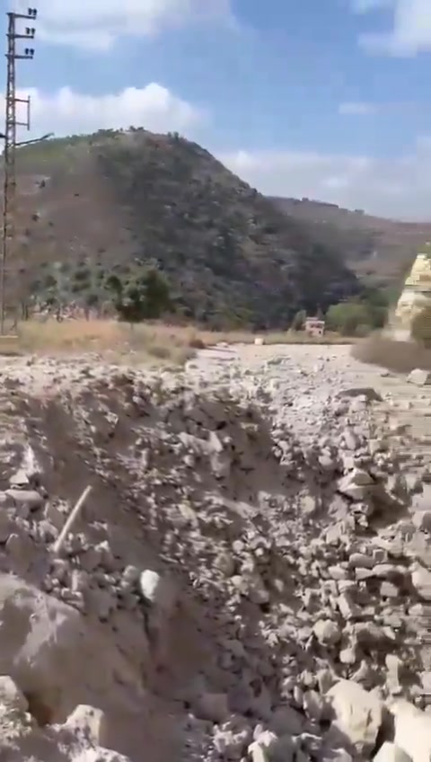 Israeli raid cutting off a road between the towns of Zrarieh and Tayr Falsay, south of Lebanon