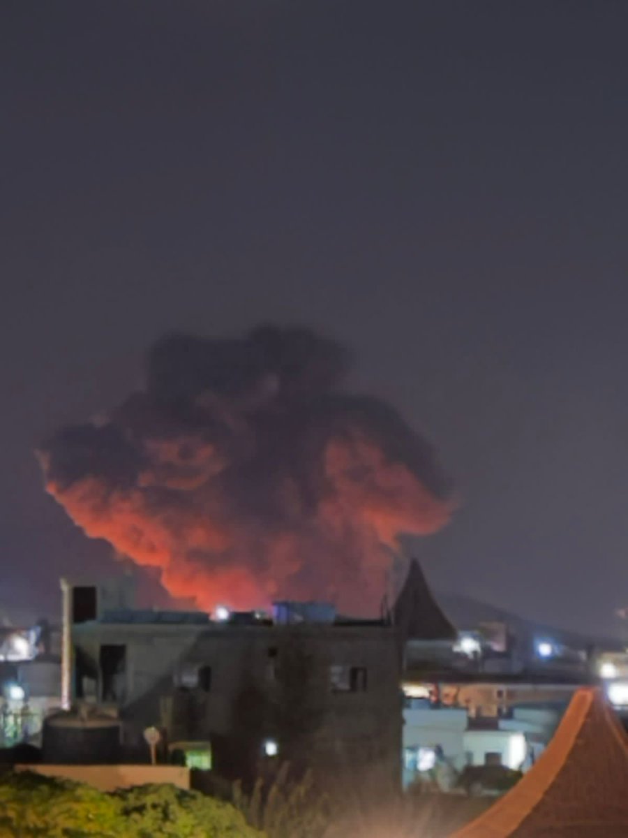 Een foto van de Israëlische aanval op de stad Nabi Sheet in de noordelijke Bekaa vanavond.