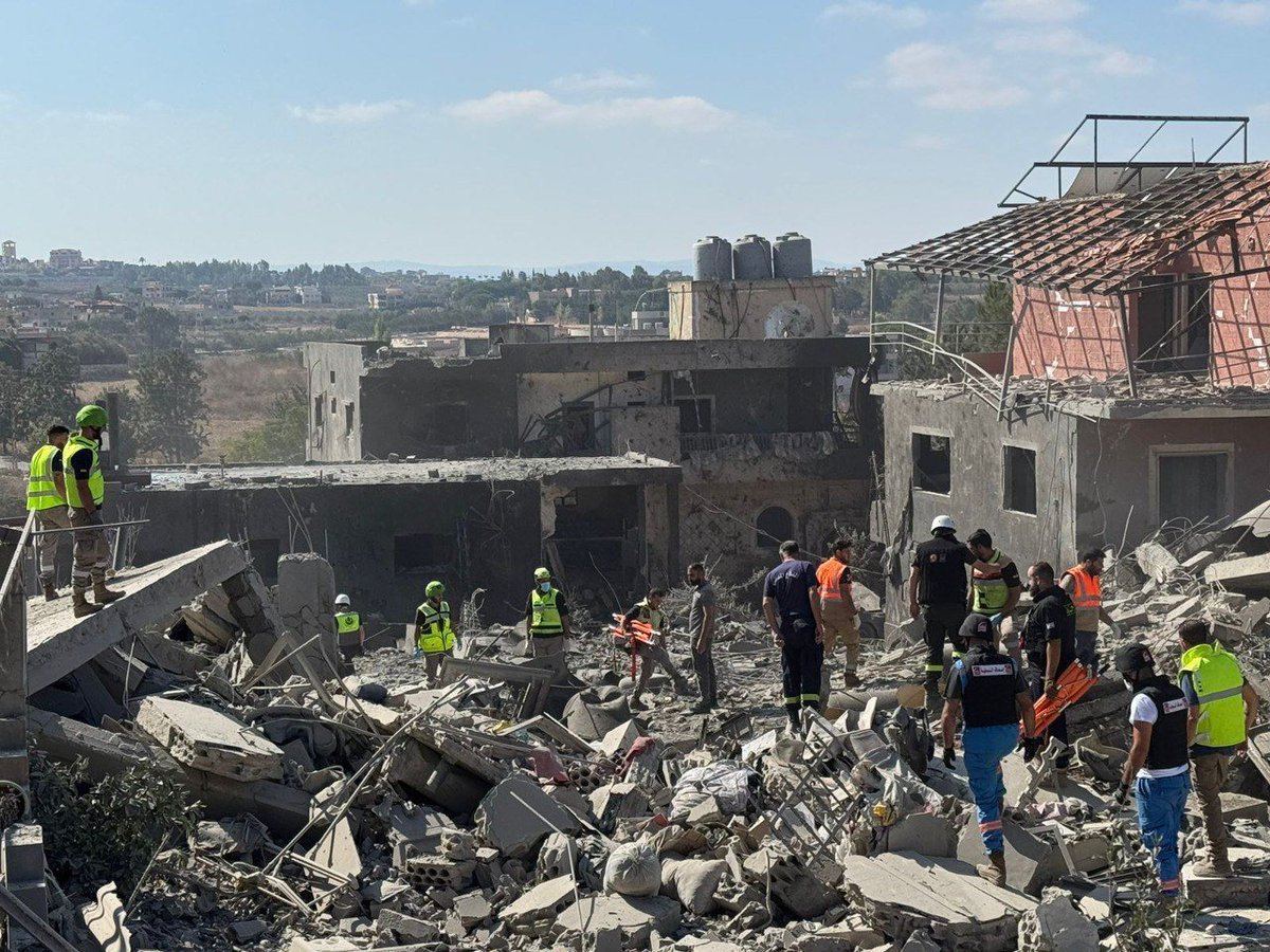 Verwoesting na een luchtaanval op de stad Kafr Tibnit, Zuid-Libanon