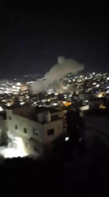 A explosão no campo de Jenin: não um ataque aéreo do exército israelense, mas outro acidente de trabalho. De acordo com fontes de segurança, dois militantes ficaram gravemente e levemente feridos enquanto trabalhavam em um dispositivo explosivo dentro de uma casa