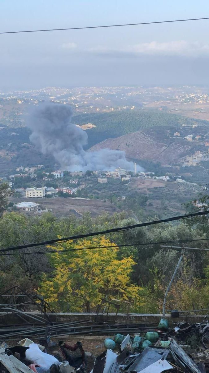 Israëlische luchtmacht voert een luchtaanval uit op de stad Kafr Fila, district Nabatieh, Zuid-Libanon