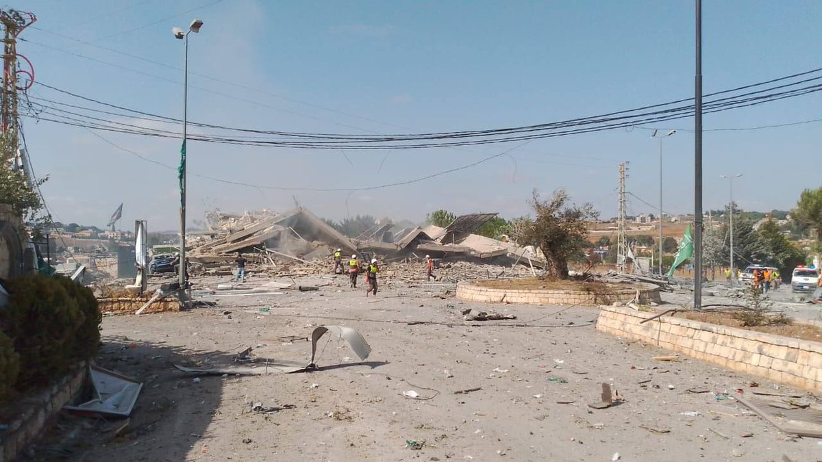 Die Luftwaffe führt einen Angriff auf den Kreisverkehr der Stadt Kafr Tibnit im Südlibanon durch