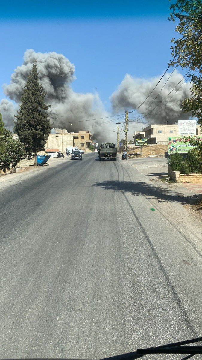 Lübnan'ın doğusundaki Bekaa Vadisi'ndeki Baalbek'e bağlı Ayn kasabasında yardım konvoyuna hava saldırıları düzenlendi