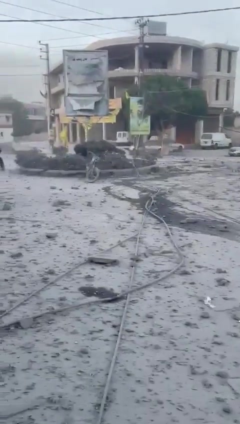 Bekaa em geral e a região de Baalbek em particular foram expostas a uma onda violenta de ataques israelenses ao amanhecer de hoje. Este é um vídeo da Praça Sahmar em Bekaa.