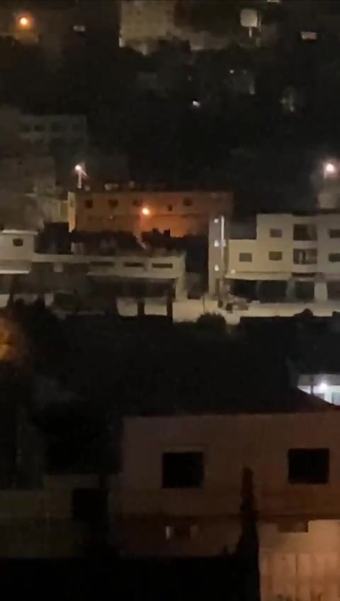 New military reinforcements storm the eastern part of Nablus.