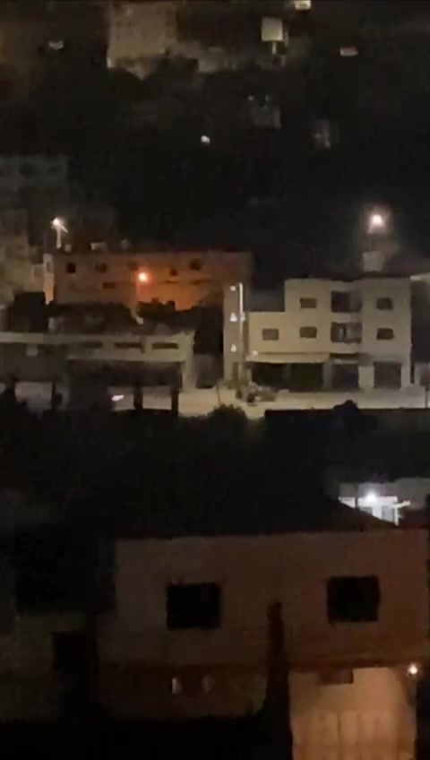 New military reinforcements storm the eastern part of Nablus.