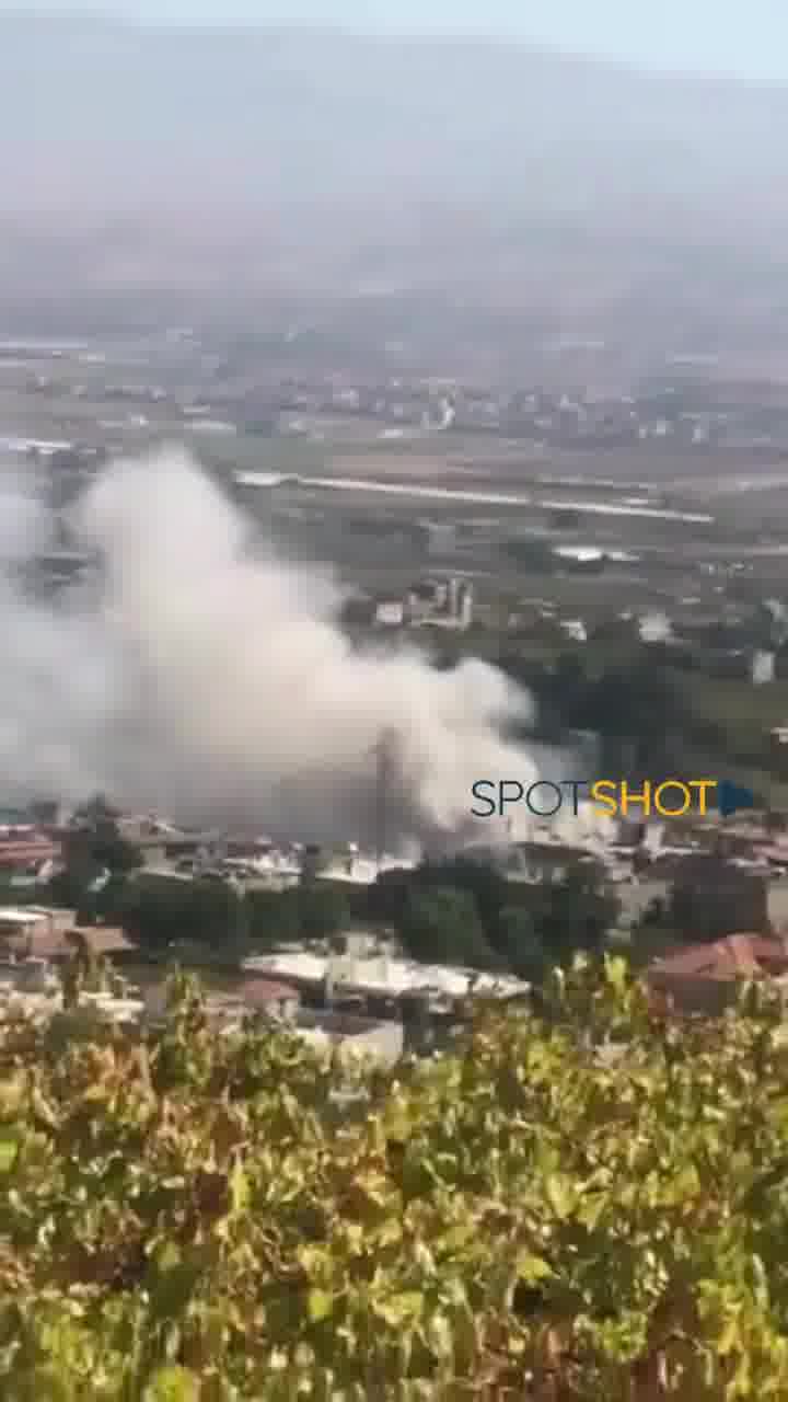 O bombardeio continua. Um ataque israelense na cidade de Tamnin, Bekaa