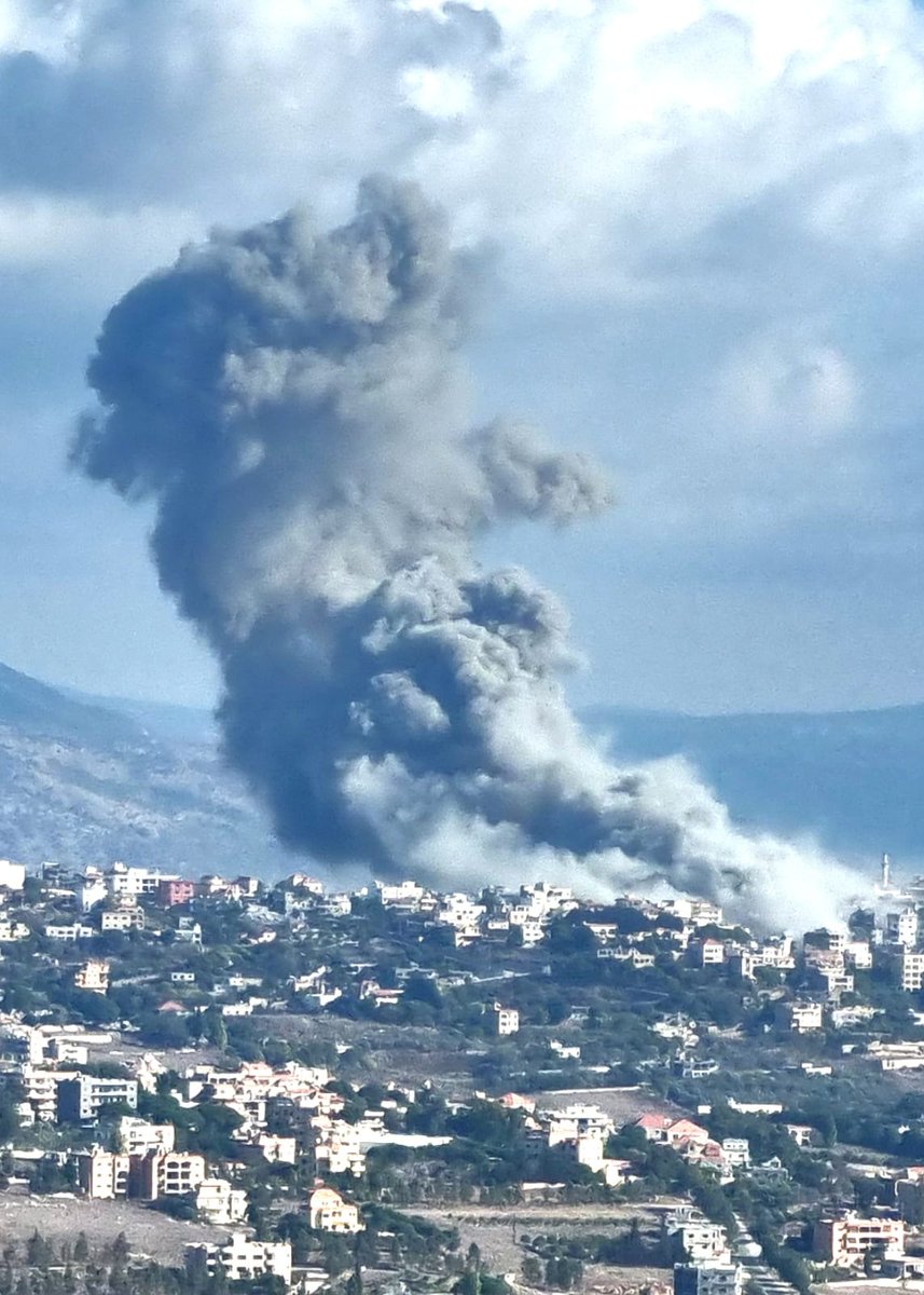 Une photo du raid sur la ville de Khiam