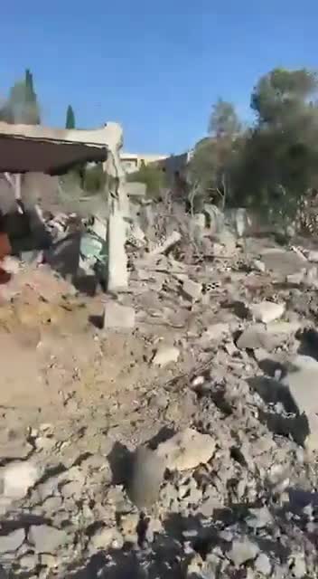 Destruição causada pelos ataques israelenses na cidade de Douair, distrito de Nabatieh, Líbano