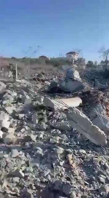 Destruição causada pelos ataques israelenses na cidade de Douair, distrito de Nabatieh, Líbano