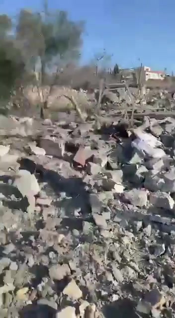 Destrucción causada por los ataques israelíes en la ciudad de Douair, distrito de Nabatieh, Líbano