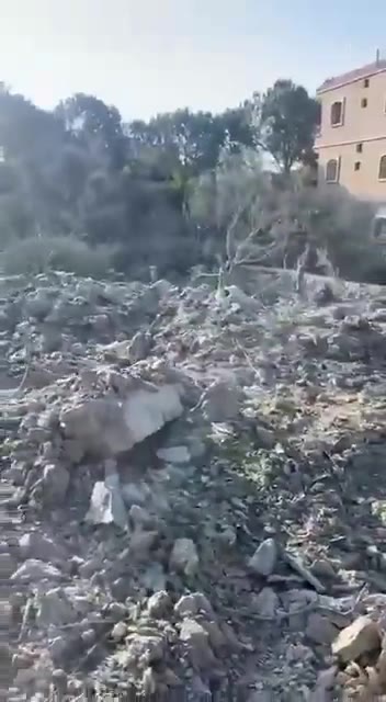 Destruição causada pelos ataques israelenses na cidade de Douair, distrito de Nabatieh, Líbano