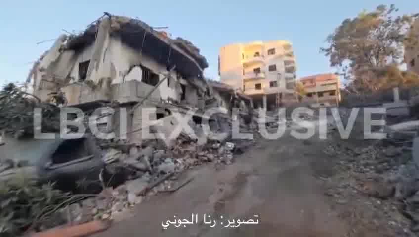 Im Morgengrauen griffen israelische Flugzeuge Zebdine und das Viertel Kassar Zaatar in Nabatieh an, wobei vier Menschen ums Leben kamen.