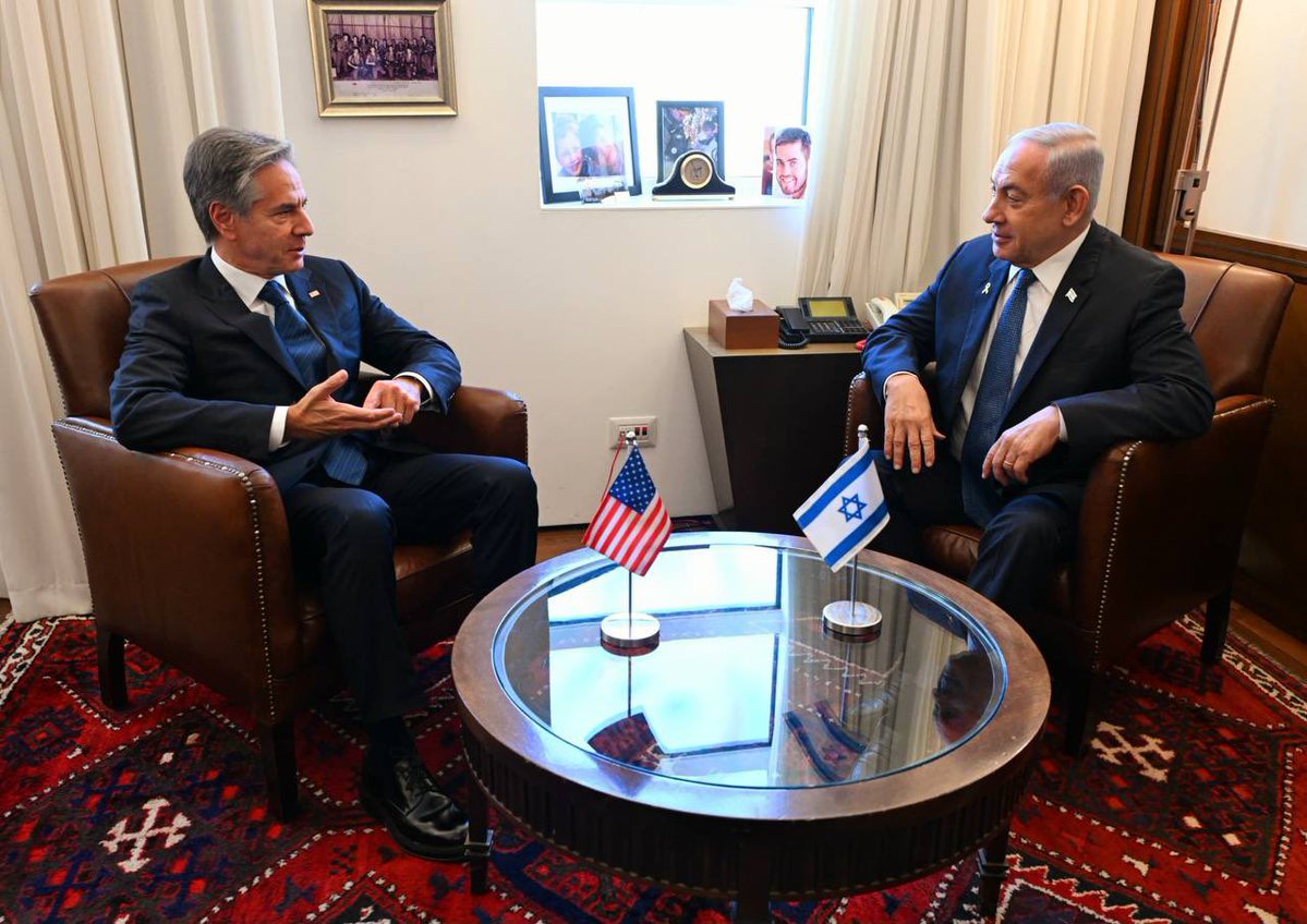 Der israelische Ministerpräsident Benjamin Netanjahu trifft sich derzeit mit dem US-Außenminister Anthony Blinken in Jerusalem.