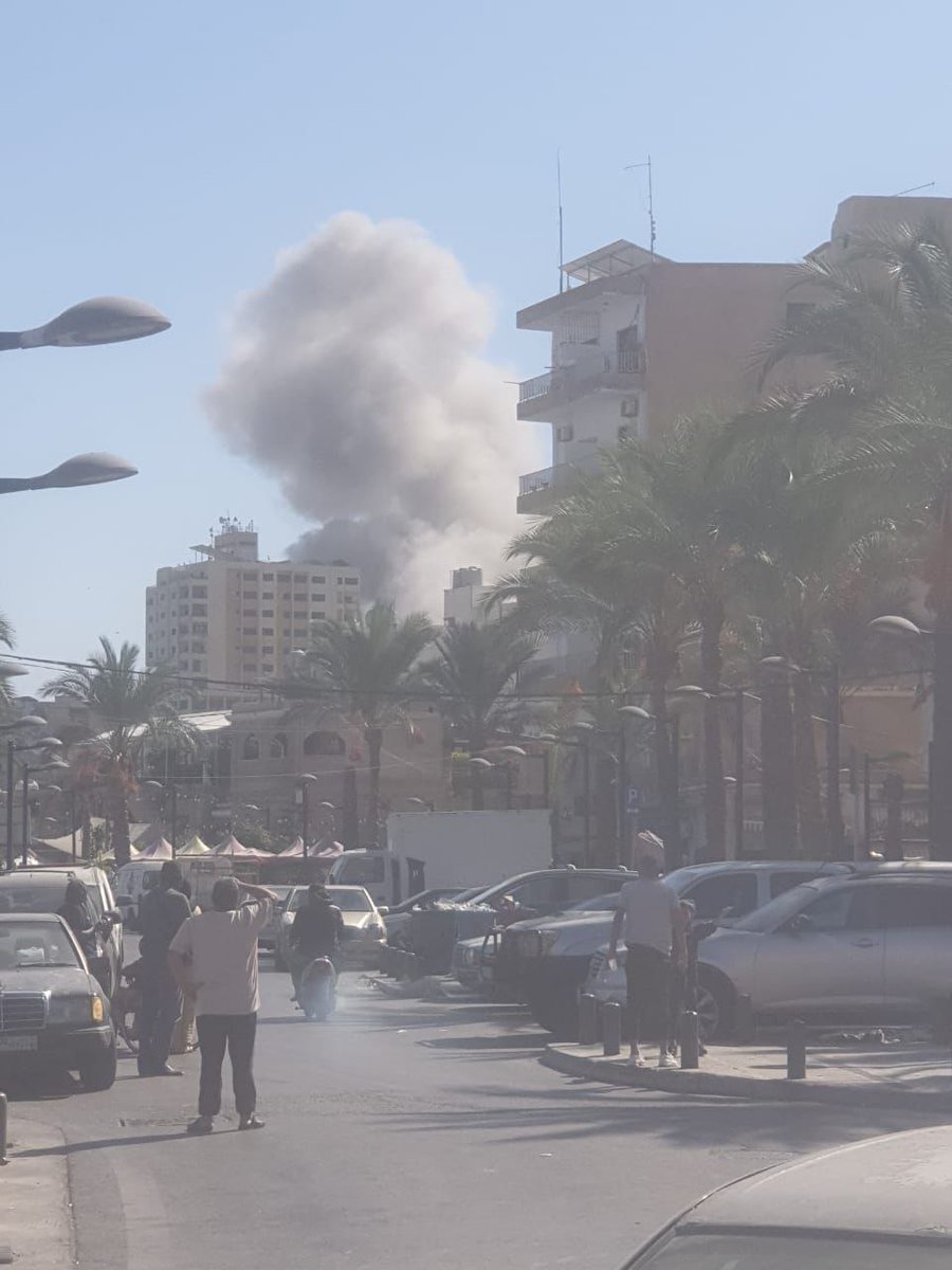 Israeli air force carries out intensive raids on the city of Tyre, southern Lebanon