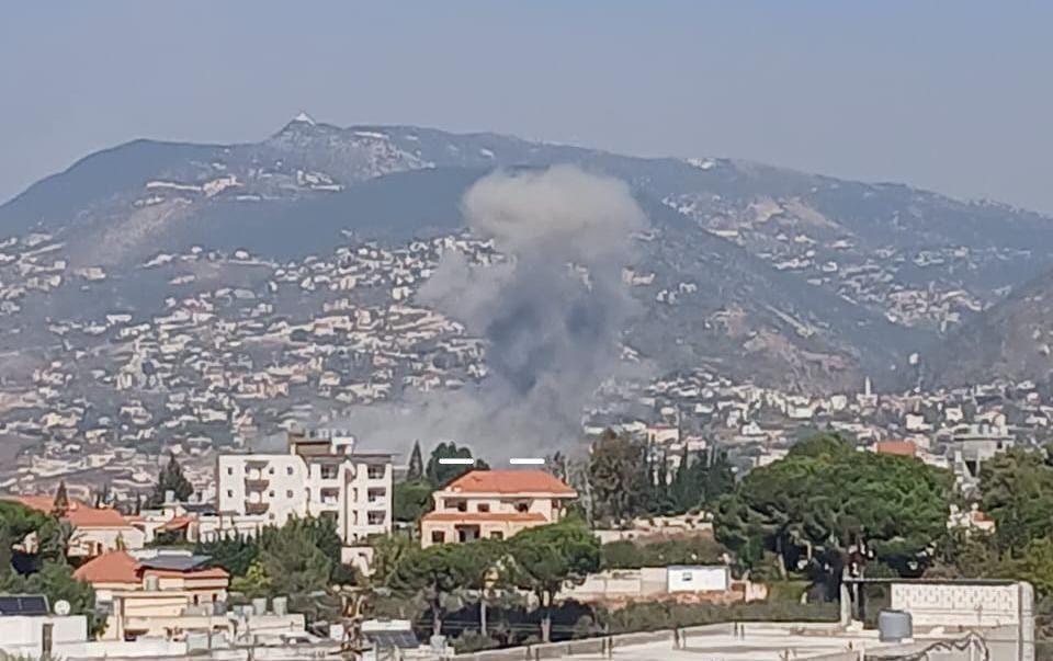 Air force carries out a raid targeting the town of Arabsalim in the Iqlim al-Tuffah region, Nabatieh district, southern Lebanon