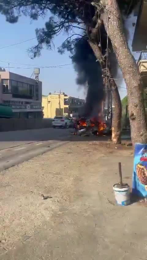 מכוונת מכונית בדרך אל-ג'ומהור