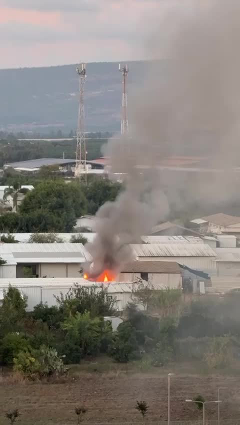 Wstępny raport o bezpośrednim trafieniu w mieście Nahariya.