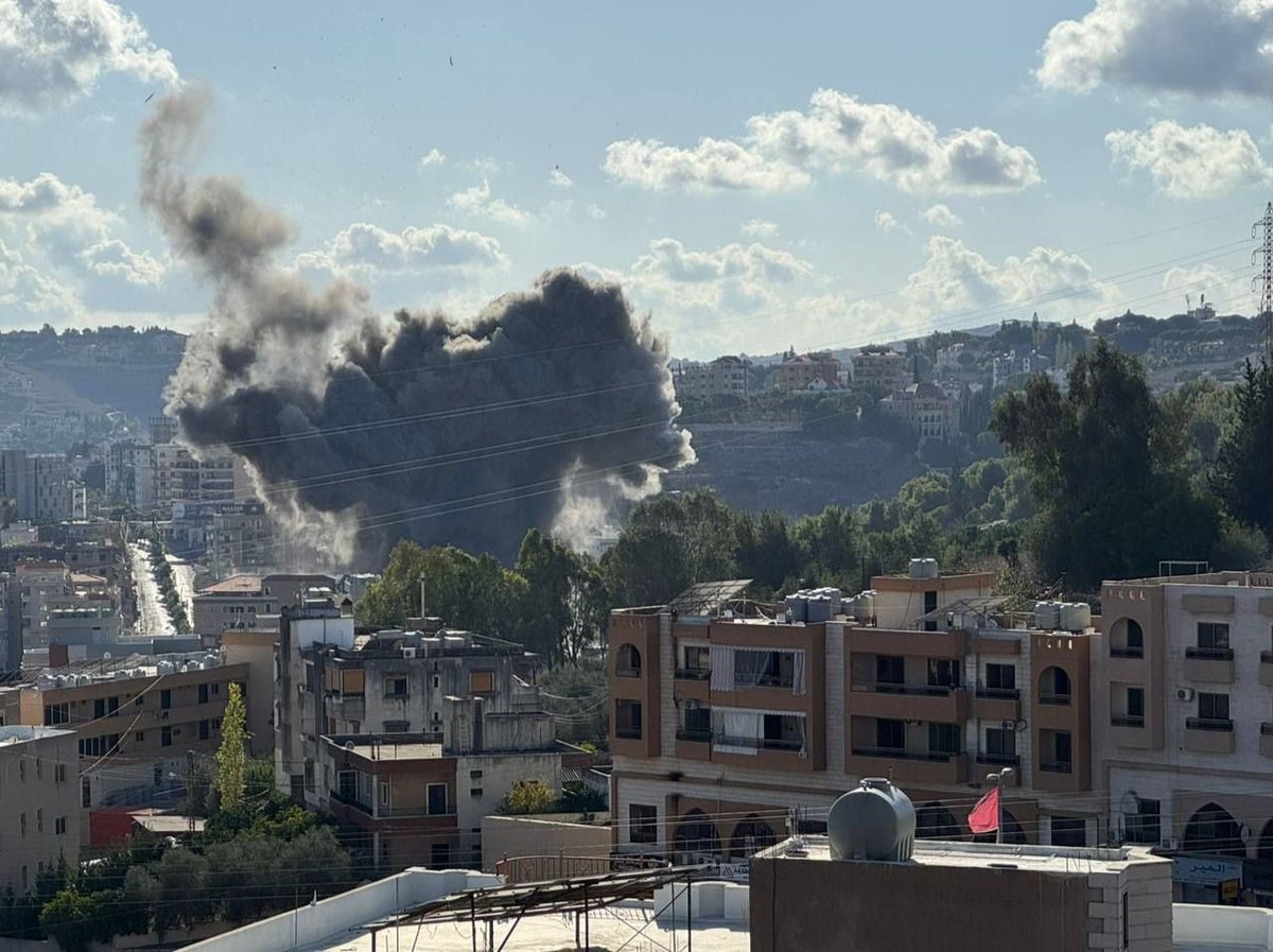 Aircraft carries out a violent raid on the city of Nabatieh in Lebanon