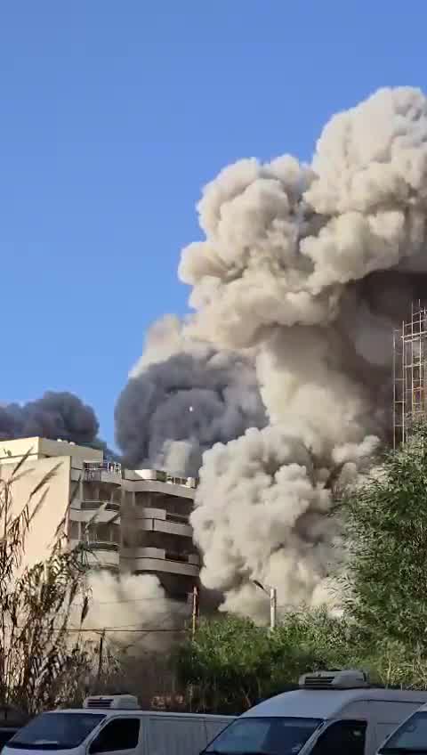 Een gebouw in Ain al-Rummaneh - Shiyah was het doelwit van een Israëlische inval