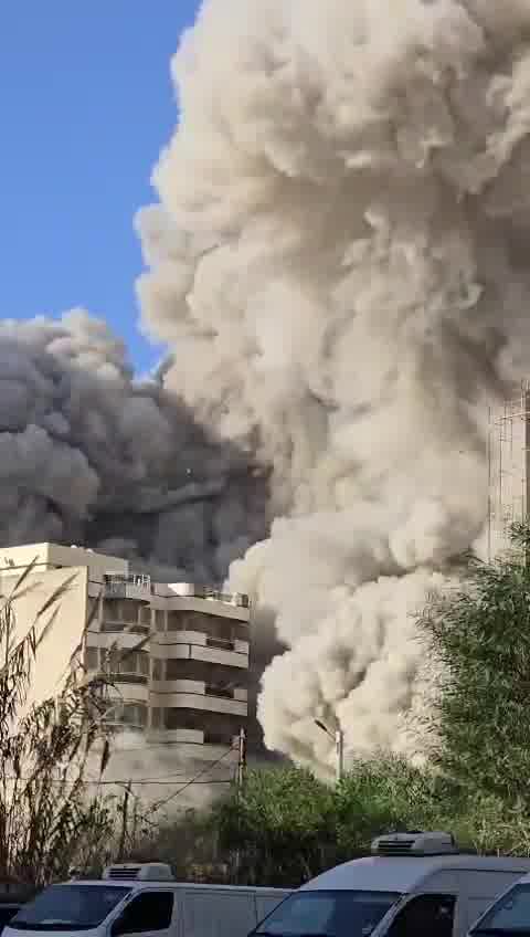 Een gebouw in Ain al-Rummaneh - Shiyah was het doelwit van een Israëlische inval