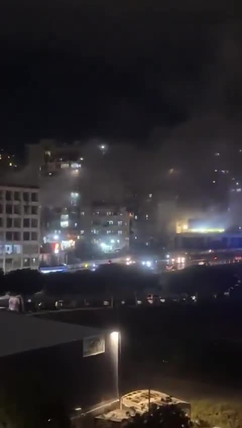 Ein Angriff auf Beirut zielte auf das Gebiet Zkak al-Blat in der Nähe des Sayyida Zahraa-Komplexes.