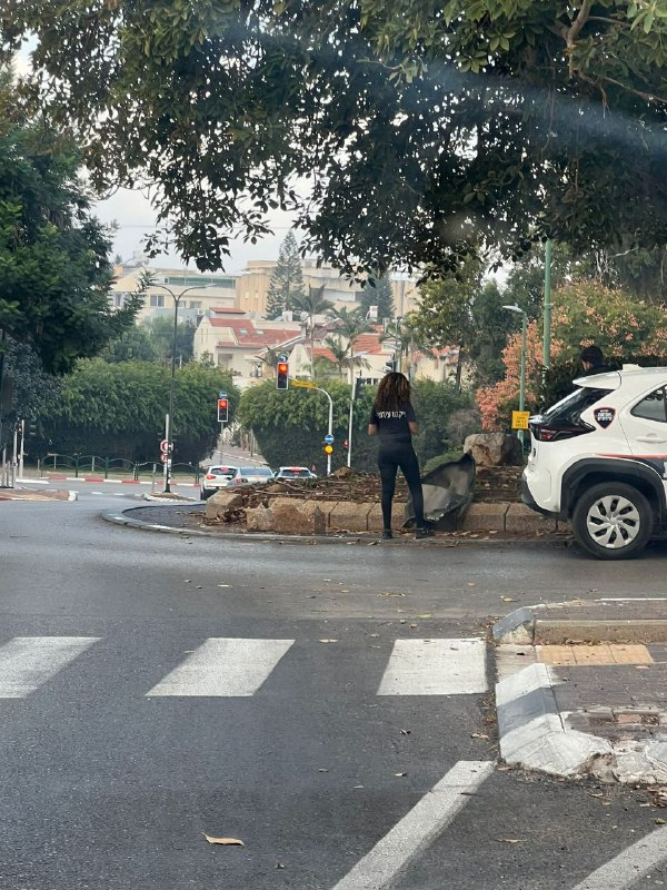 In the last salvo to the center: shrapnel in the Neve Amal neighborhood in Herzliya @OrRavid