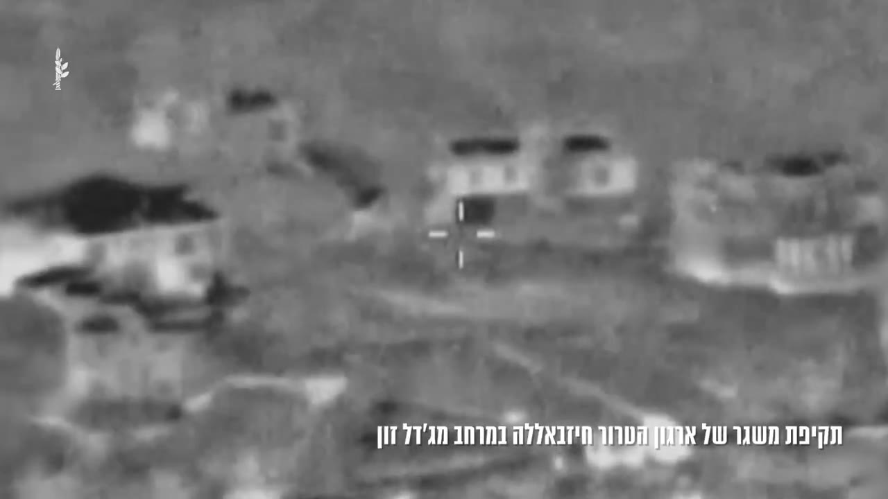 O exército israelense diz que realizou um ataque de drone contra um lançador de foguetes do Hezbollah que foi avistado em Majdal Zoun, no sul do Líbano, hoje mais cedo. O lançador representou uma ameaça ao Estado de Israel ao violar os entendimentos entre Israel e o Líbano, dizem os militares. As tropas também demoliram armas do Hezbollah encontradas hoje em Khiam, as-Sawana e Aitaroun, no sul do Líbano, diz o exército israelense. O exército israelense está posicionado no sul do Líbano e age contra qualquer ameaça que coloque em risco o Estado de Israel, acrescenta o exército